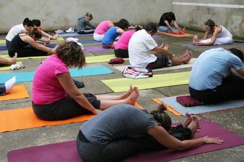 Taller de yoga integral, asanas, respiración y meditación, con Chandramaya